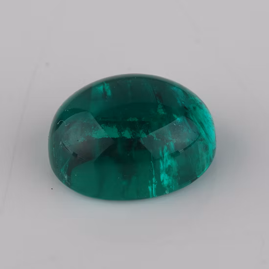 インクルージョンのあるカボション形状: コロンビア産エメラルド熱水エメラルド